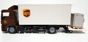 SIKU 1997 Ciężarówka MAN UPS z windą 1:50