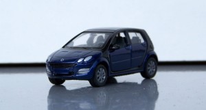 SIKU 1301 SMART FORFOUR 1:55 NIEBIESKI - POWYSTAWOWY