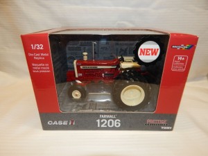 Tomy Britains 43412 traktor Case Farmall 1206 1:32