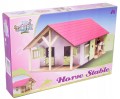 DREWNIANA-STAJNIA-DLA-KONI-2-BOKSY-I-GOSPODARCZY-R-Marka-Kids-Globez.jpg